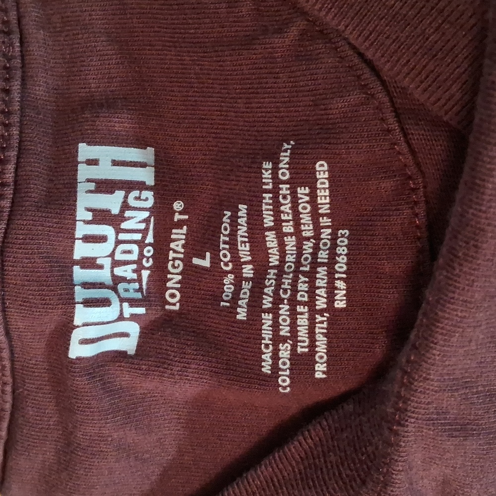 Duluth Trading men's size Large maroone pocket, Longtail t-shirt - Picture 3 of 3